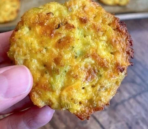 Crispy Broccoli Cheddar Rounds (Low Carb Snack)